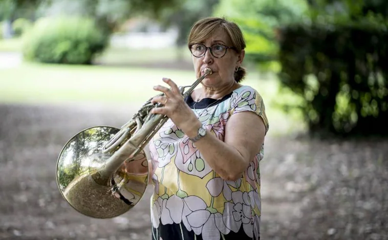 Una profesora de Música se va al paro tras 35 años de interina por no tener el título de valenciano