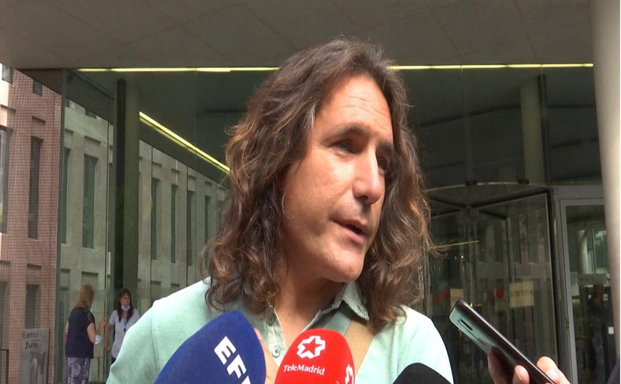 Imagen del padre de Canet de Mar tras declarar en los Juzgados