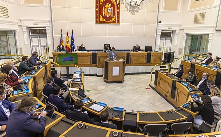 La Diputación de Alicante ratifica su plan para apoyar a los municipios afectados por el fuego de Vall d'Ebo con el único rechazo de Compromís