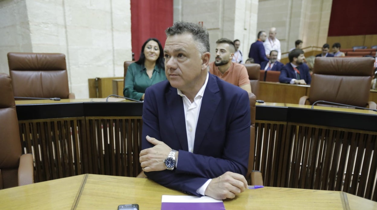 IU gana en el Parlamento andaluz el primer asalto en su batalla con Podemos