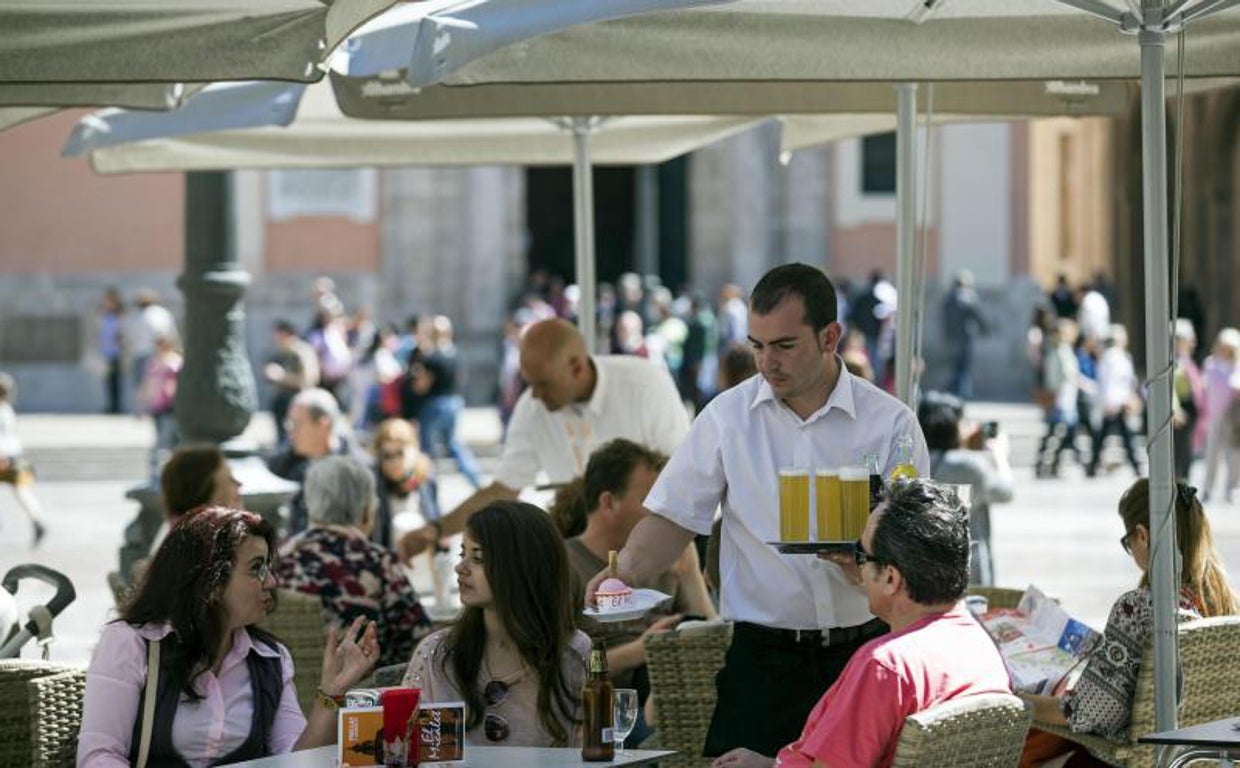 Imagen de archivo tomada en una terraza del centro de Valencia