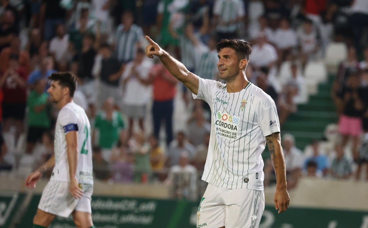 Willy, delantero del Córdoba, en el partido ante el Unionistas