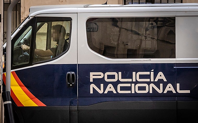 Condenado a 16 años de cárcel por violar varias veces a una mujer a la que engañó con un trabajo falso en Alicante