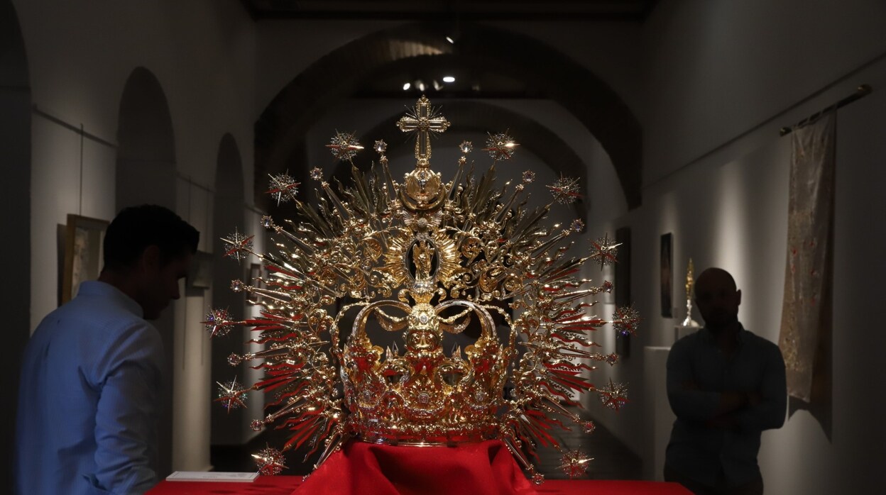 La corona ya espera a la Virgen de la Paz de Córdoba