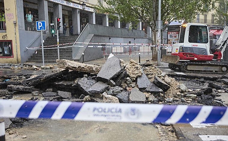 En imágenes: la rotura de una gran tubería provoca inundaciones en la M-30 y en el sur de Madrid