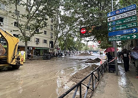 Imagen secundaria 1 - La rotura de una tubería ha provocado inundaciones en los túneles de la M-30 y zonas aledañas, como los accesos a la autopista de circunvalación, así como trasteros y garajes de inmuebles del lugar.  