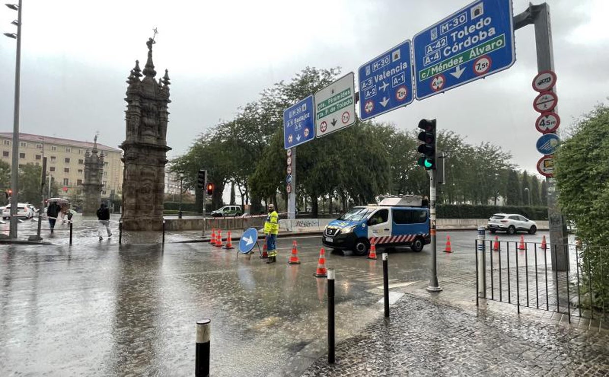 Cortados los accesos a Marqués de Vadillo por inundación al romperse una tubería