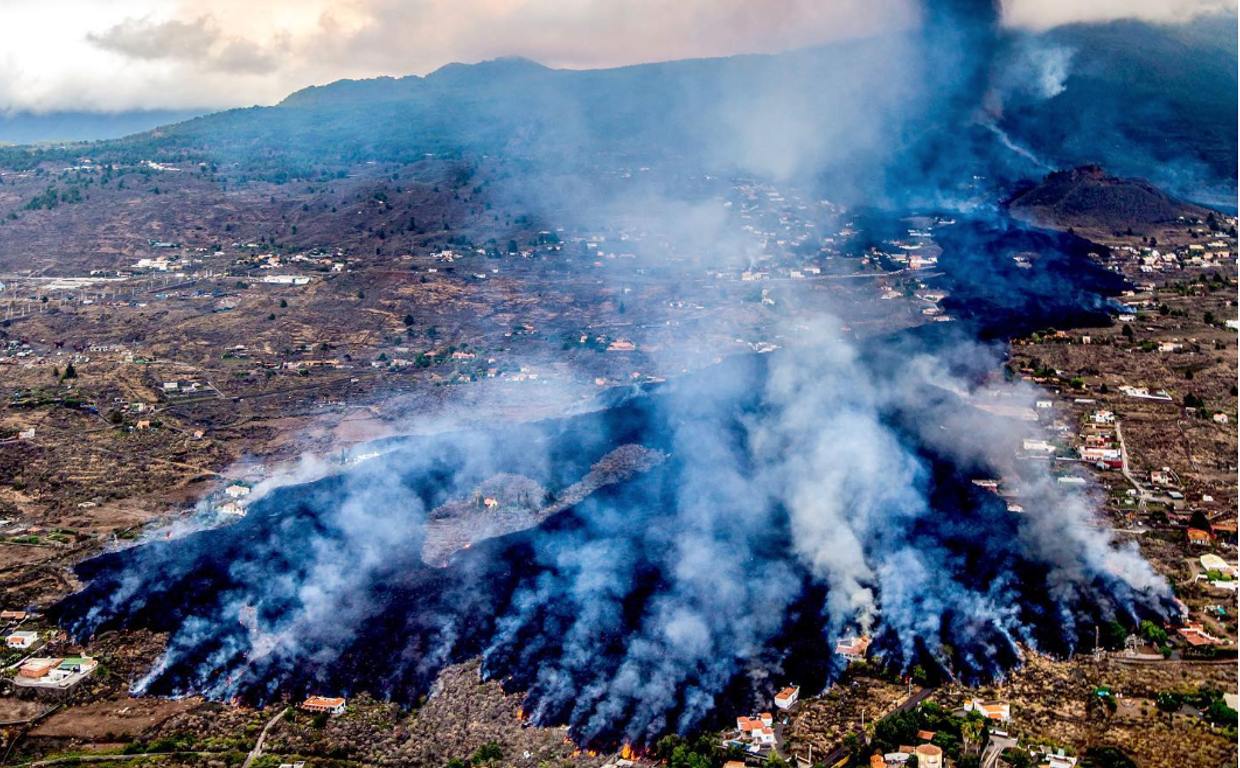 La lava devora el Valle de Aridane