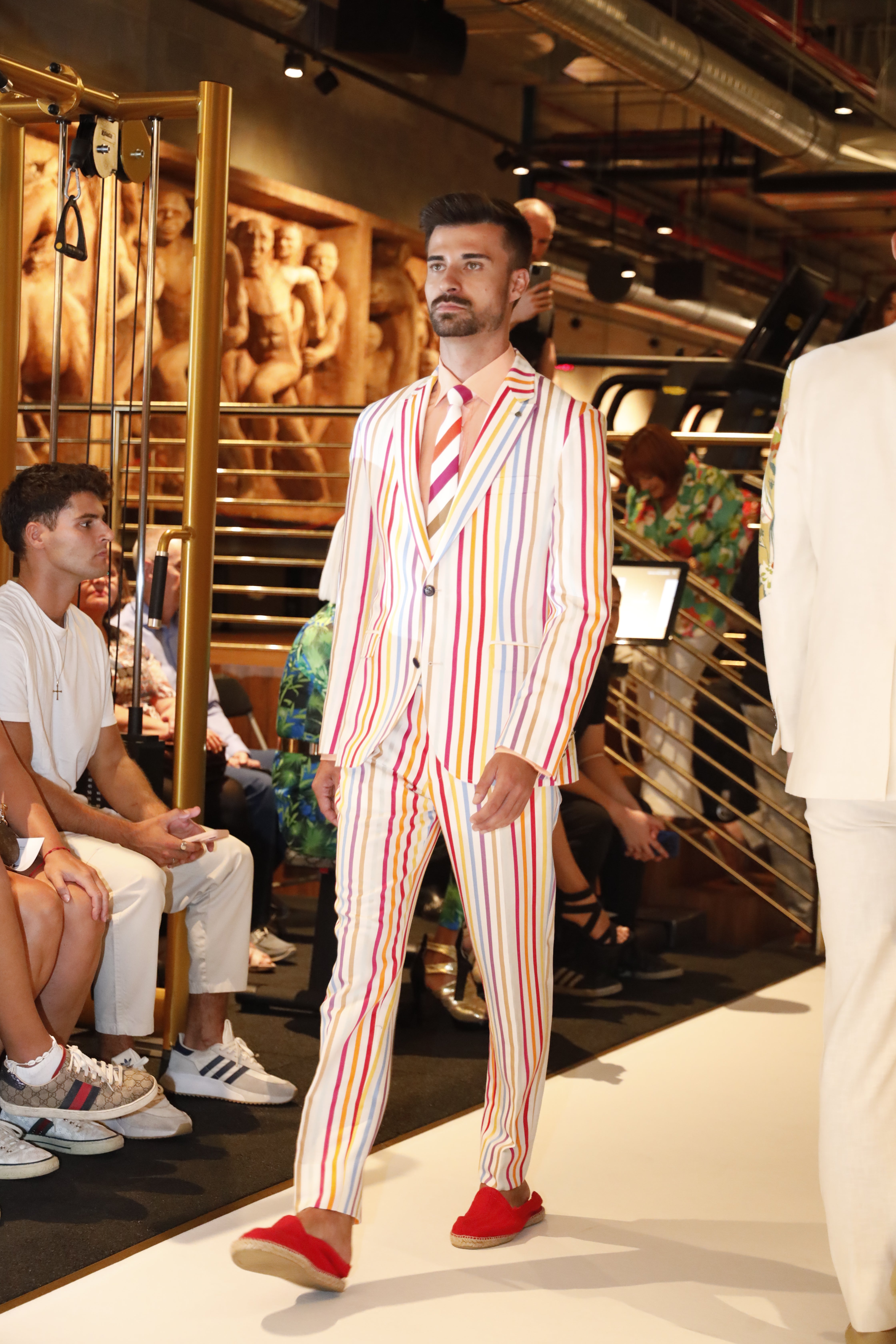 Félix Ramiro triunfa con su colección &#039;Arco Iris&#039; en la Mercedes-Benz Fashion Week de Madrid