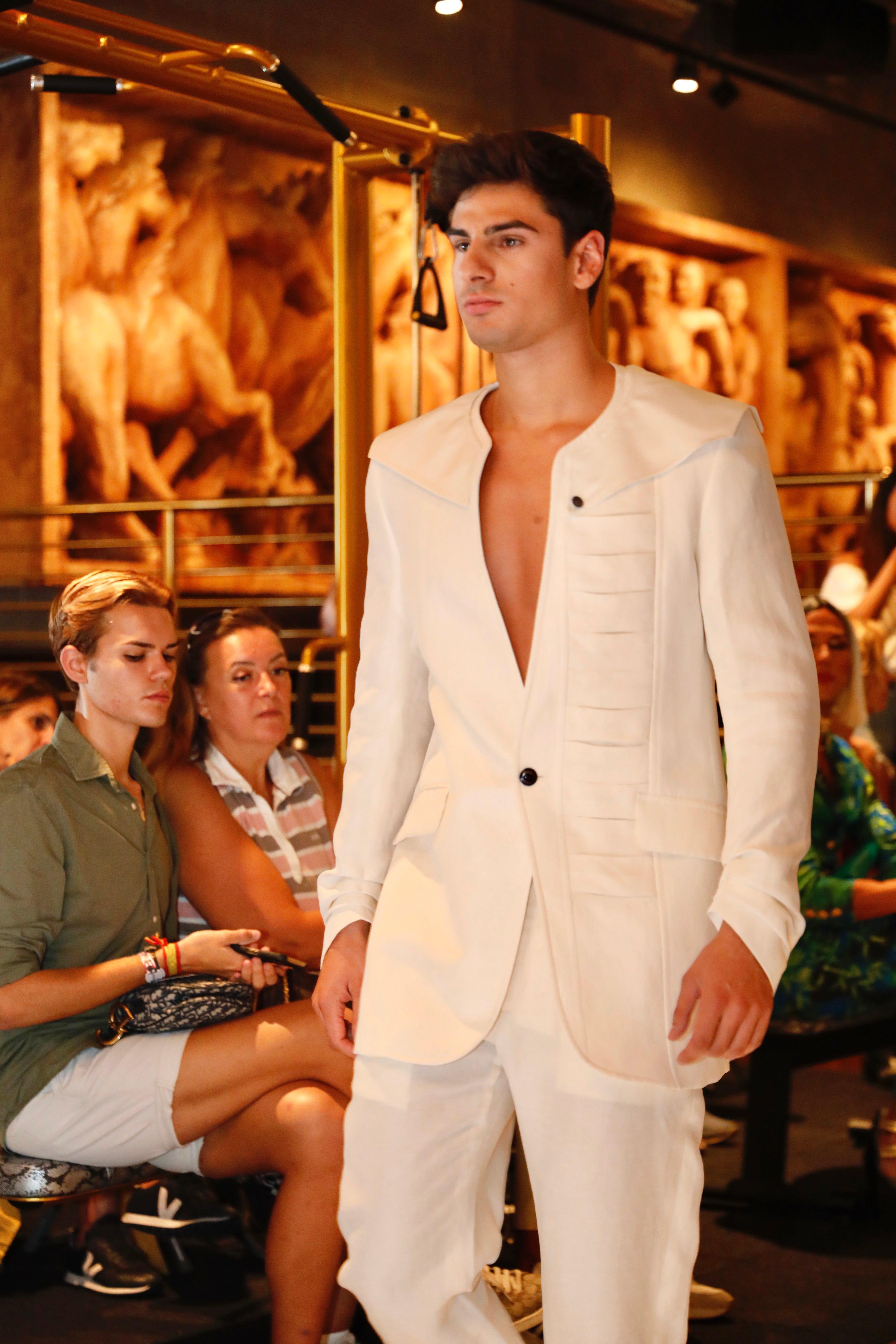 Félix Ramiro triunfa con su colección &#039;Arco Iris&#039; en la Mercedes-Benz Fashion Week de Madrid