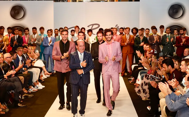 Félix Ramiro triunfa con su colección 'Arco Iris' en la Mercedes-Benz Fashion Week de Madrid