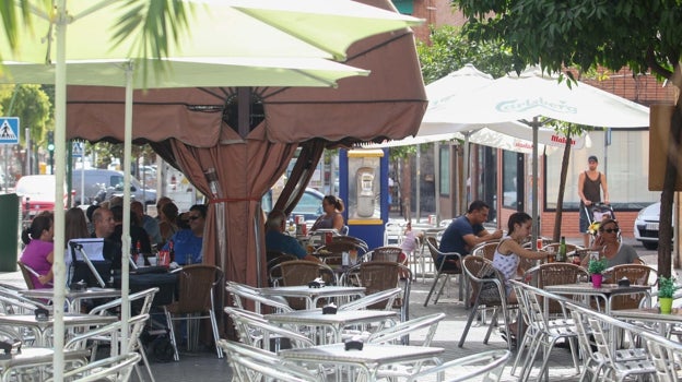 Ambiente de terrazas en el barrio de Santa Rosa