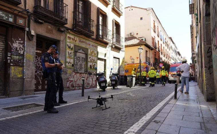 Explosión  en Malasaña: «Pensaba que el techo se me caía encima. Había humo, polvo y ya vi a la mujer tirada en el patio»