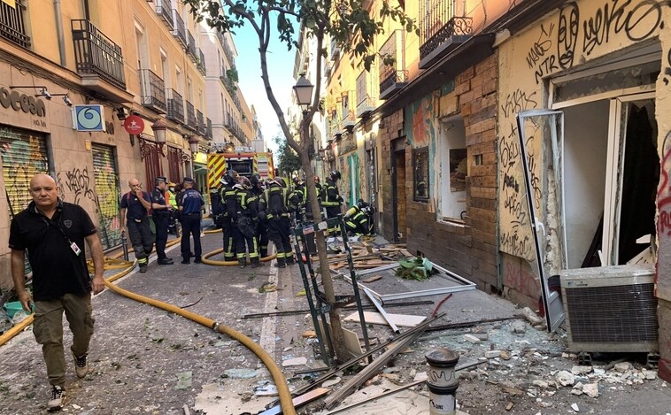 Las fotos de la explosión que ha derrumbado parte de un local en el barrio madrileño de Malasaña