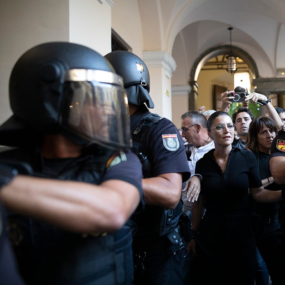 El pulso de Olona a Abascal para volver a la política genera malestar en Vox