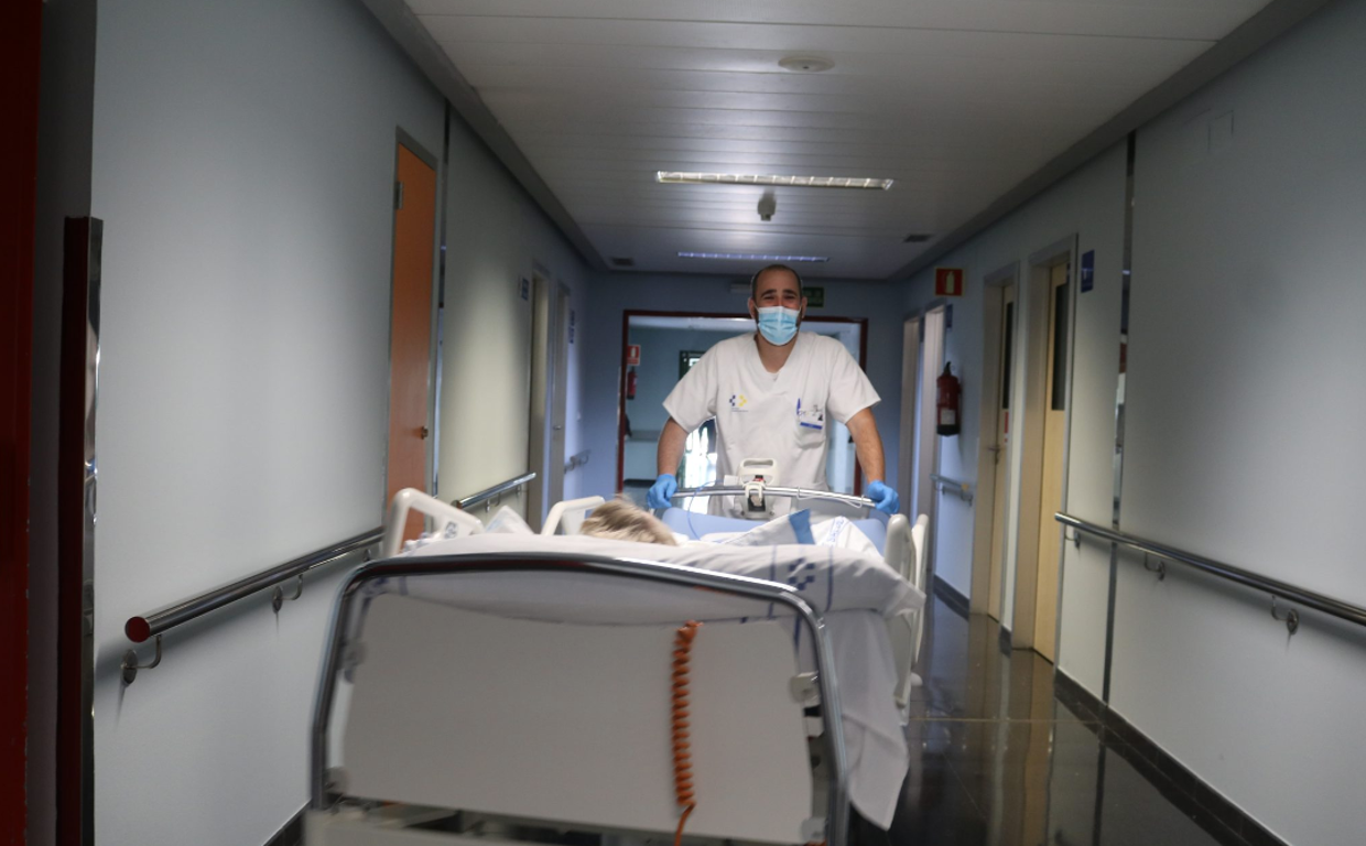 Un paciente es trasladado en el Hospital Doctor José Molina Orosa, Lanzarote