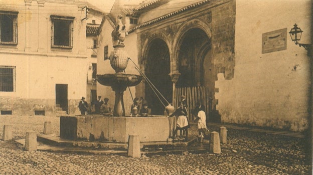 Imagen antigua de la plaza del Potro