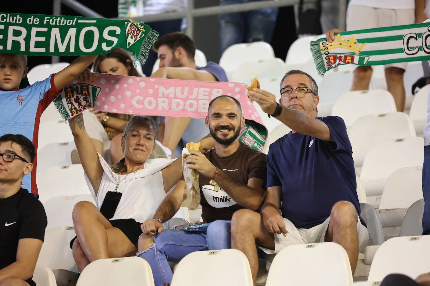 El ambientazo en El Arcángel en el Córdoba CF - Rayo Majadahonda, en imágenes