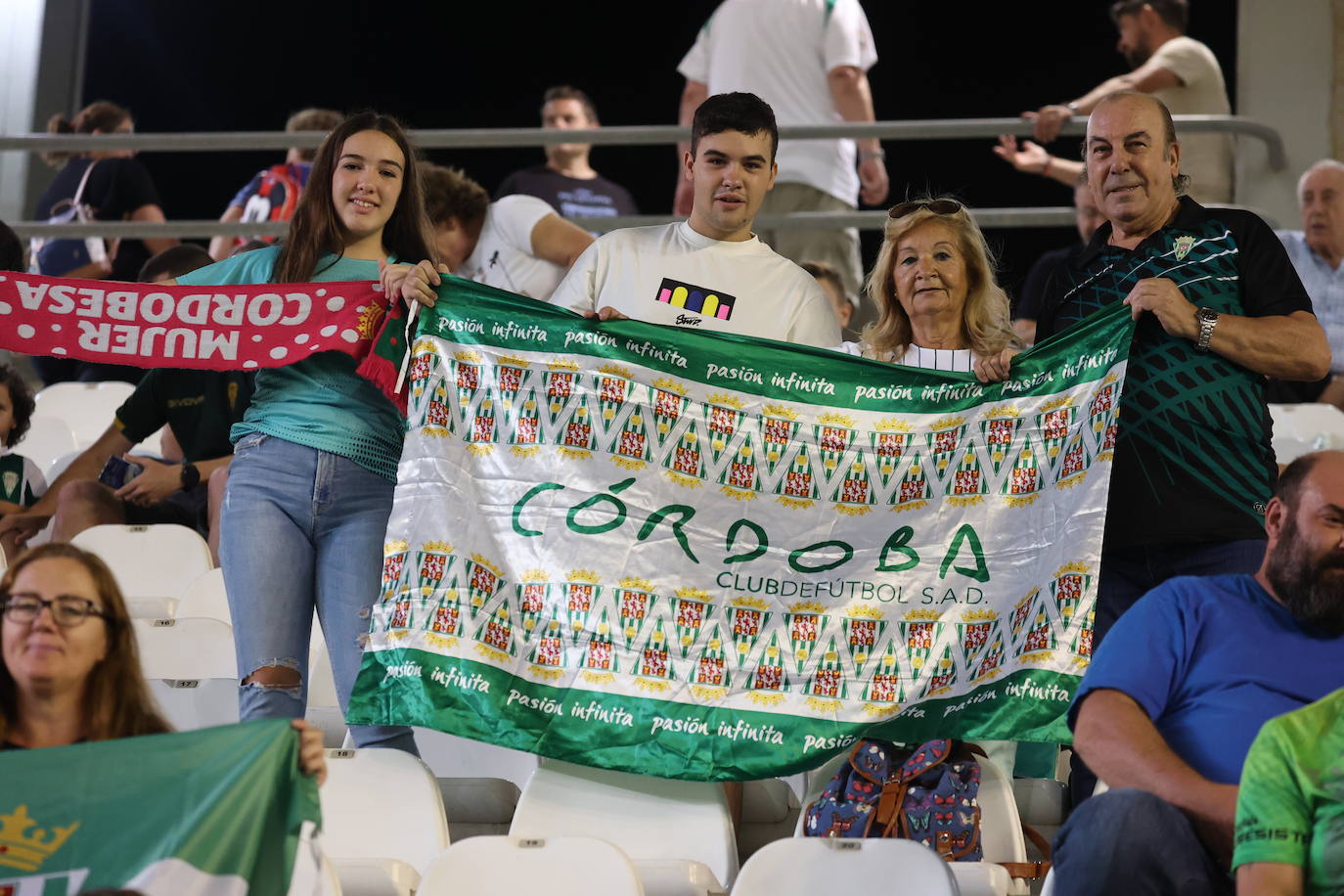 El ambientazo en El Arcángel en el Córdoba CF - Rayo Majadahonda, en imágenes