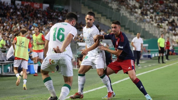 Una jugada del Córdoba CF-Rayo Majadahonda