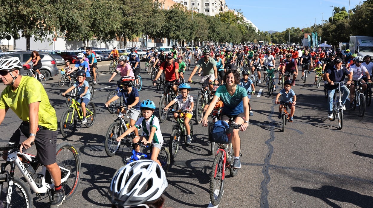 La concurrida y colorida Fiesta de la Bicicleta de Córdoba, en imágenes