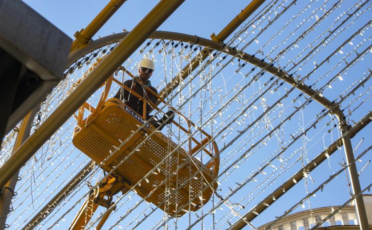 Colocación de las luces de Navidad en Córdoba el año pasado