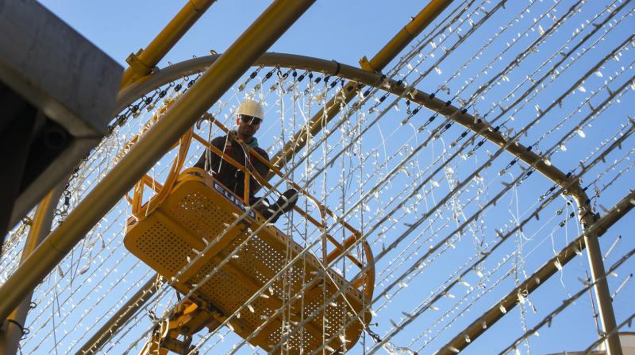 La Junta de Andalucía se plantea limitar el alumbrado de Navidad