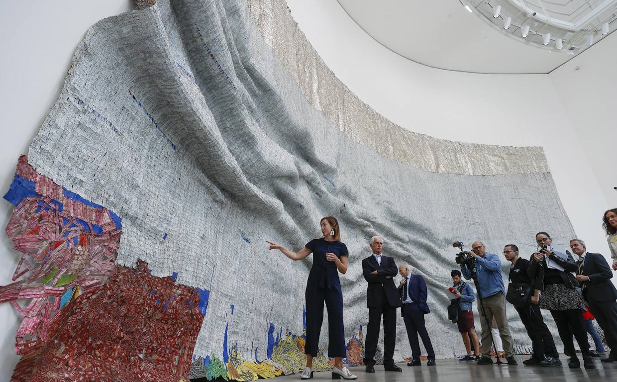'Mar creciente', del ghanés El Anatsui, es una de las nuevas adquisiciones