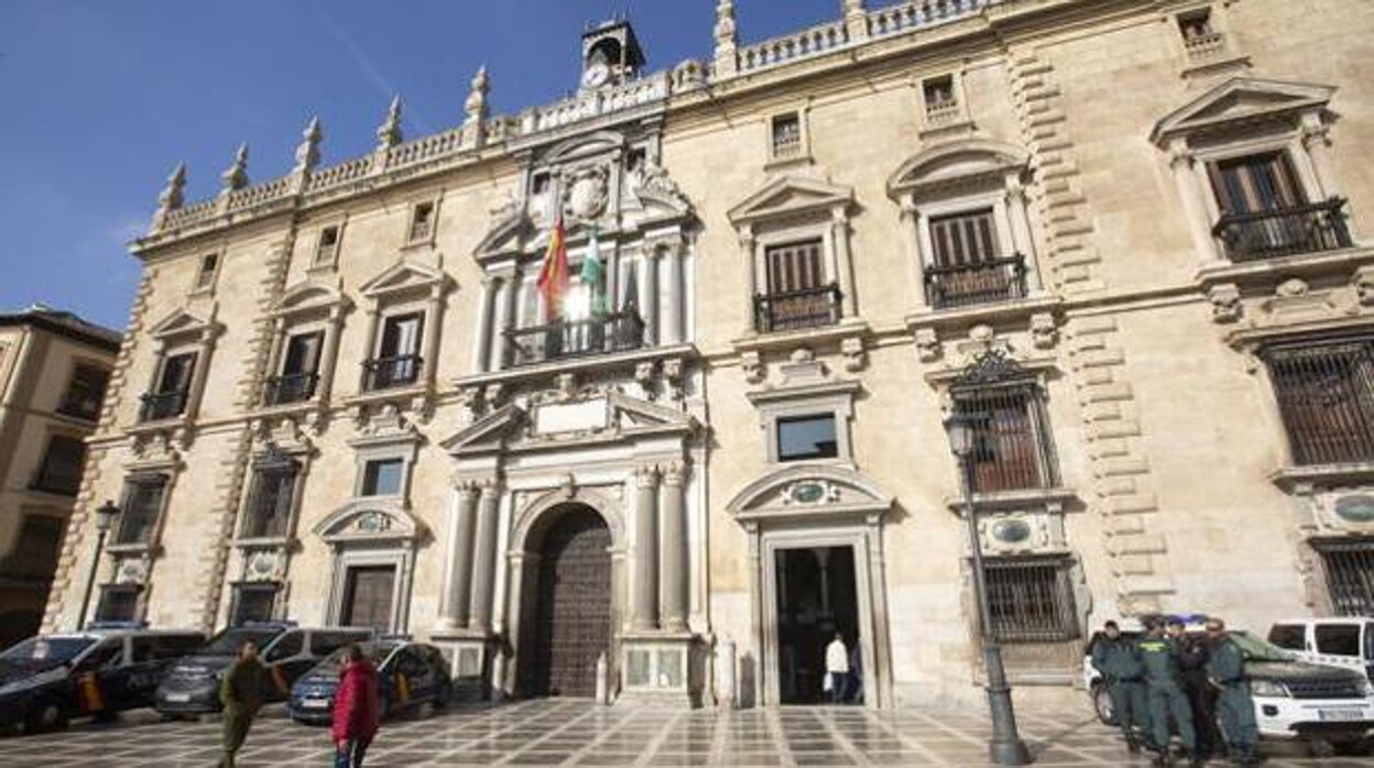 La Fiscalía pide 25 años de prisión para el acusado de degollar a su mujer en Granada