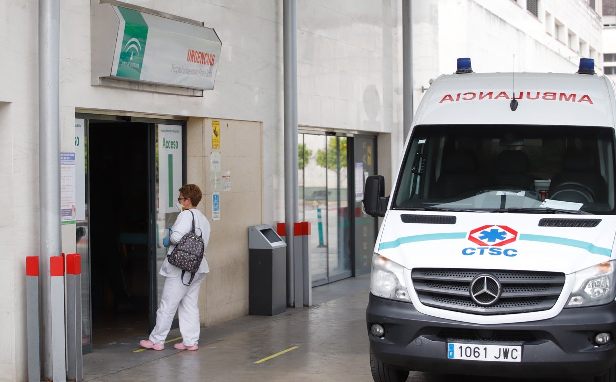 Entrada a las Urgencias del hospital Reina Sofía de Córdoba durante la pandemia