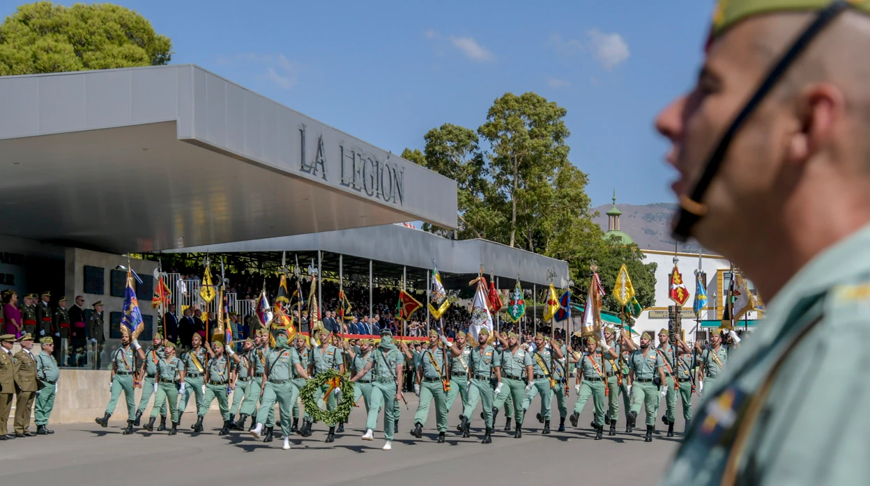 La Legión celebra 102 años de servicio a España en la base Álvarez de Sotomayor en Almería
