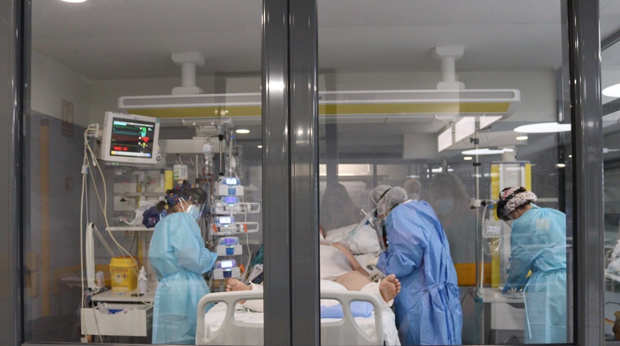 Córdoba necesita casi 1.900 enfermeros para llegar a la media de la Unión Europea