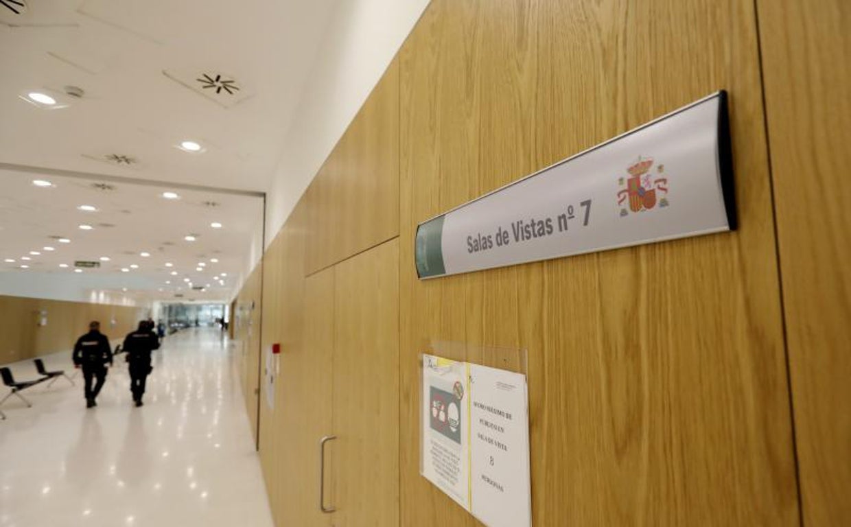 La Audiencia de Córdoba condena a una mujer a dos años de cárcel por apuñalar a un joven en la Feria de Posadas