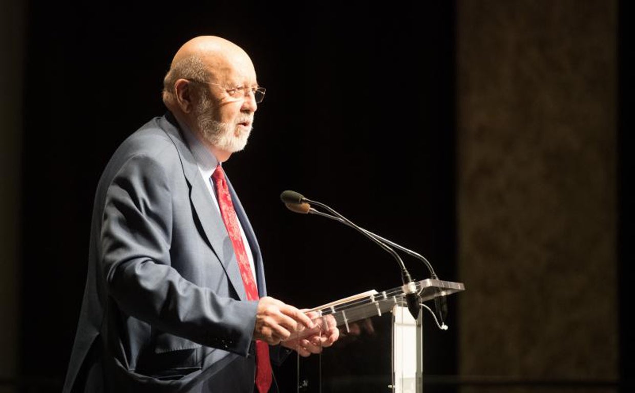 José Félix Tezanos durante la presentación de su último libro sobre Sánchez