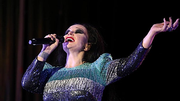 Fin de semana de conciertos: del Crazy World a Fangoria, Raphael y Serrat