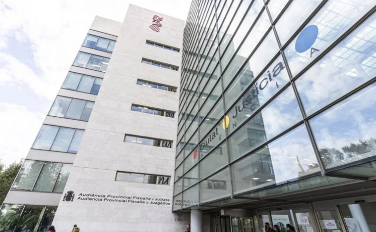 Condenan a un dentista por abusar de una niña de 15 años durante una consulta en Valencia