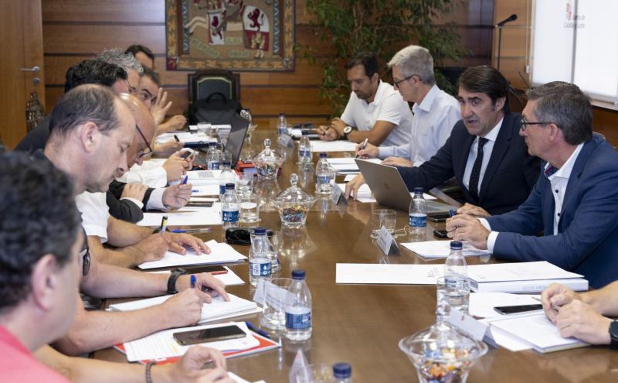 Primera reunión, el 21 de julio, entre la Consejería de Medio Ambiente y los representantes del Diálogo Socia, CEOE Castilla y León y los sindicatos UGT y CCOO