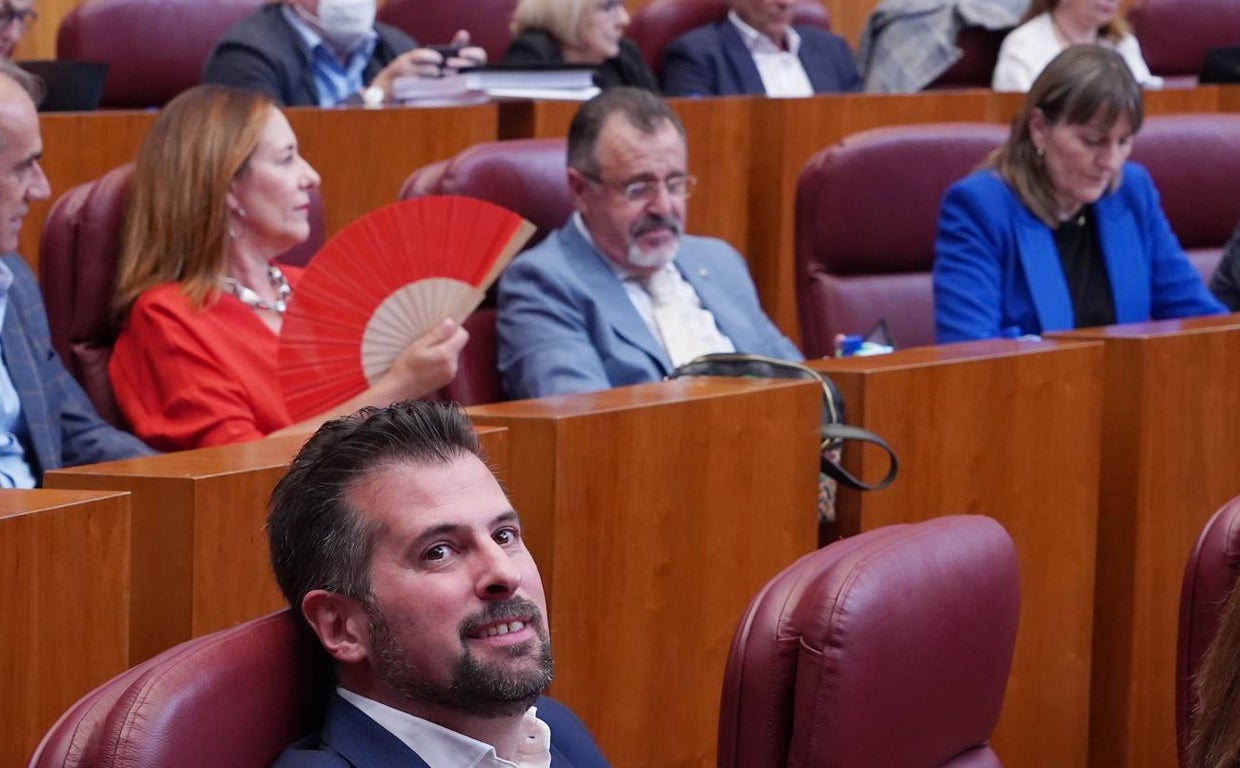 Luis Tudanca, durante el pleno de ayer
