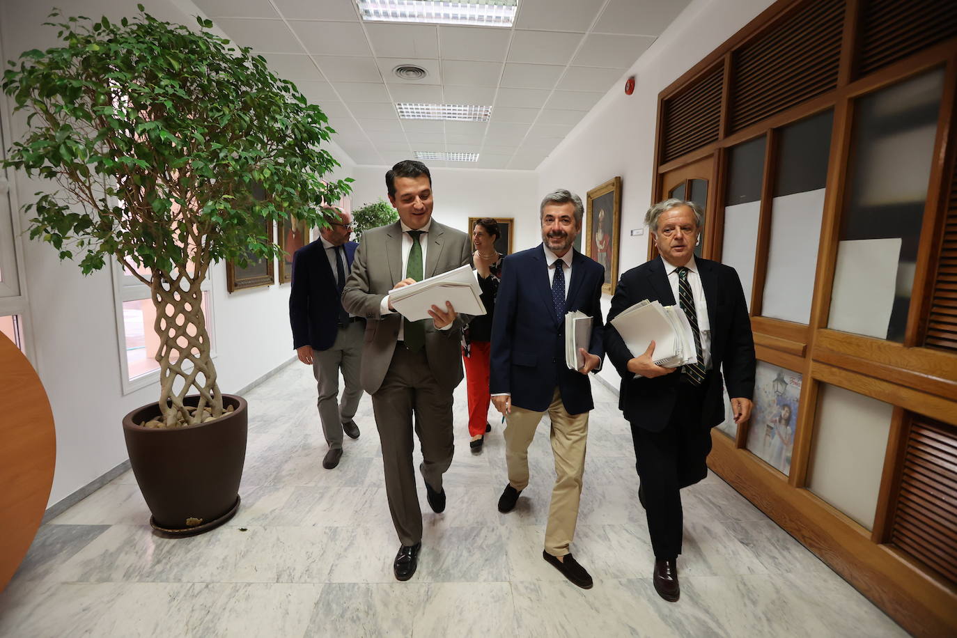 En imágenes, el tenso y polémico Pleno en el Ayuntamiento de Córdoba