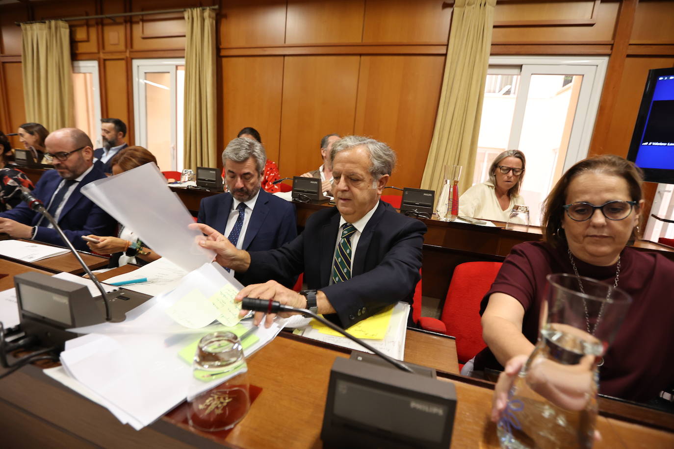 En imágenes, el tenso y polémico Pleno en el Ayuntamiento de Córdoba