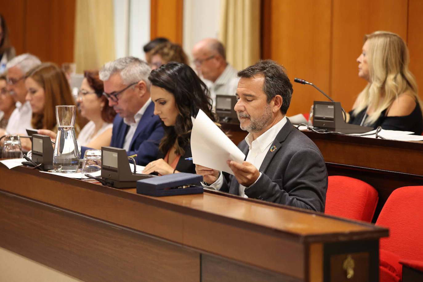 En imágenes, el tenso y polémico Pleno en el Ayuntamiento de Córdoba