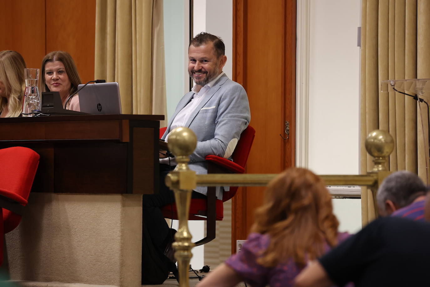 En imágenes, el tenso y polémico Pleno en el Ayuntamiento de Córdoba