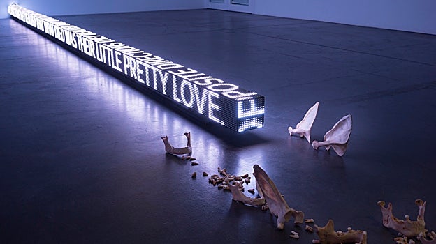 Instalación conceptual de Jenny Holzer