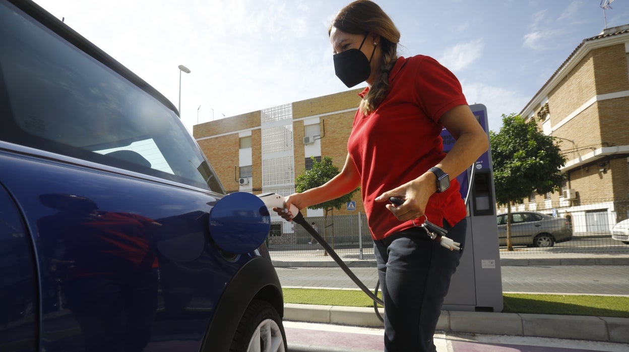 Precio de los coches y puntos de recarga, frenos en Córdoba a un auge mayor del coche 'eco'