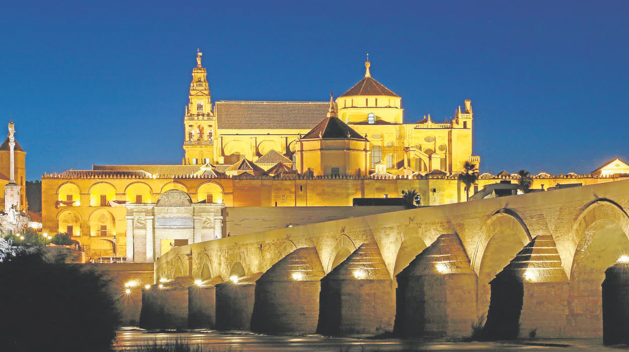 La Puerta y el Puente Romano, dos iconos de la imagen de Córdoba con 450 años de historia