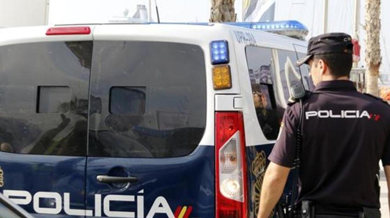 Muere un conductor al volcar un vehículo en Málaga