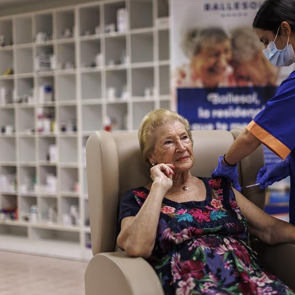Cataluña prevé vacunar a 400.000 mayores de 80 años contra Covid y gripe desde este lunes