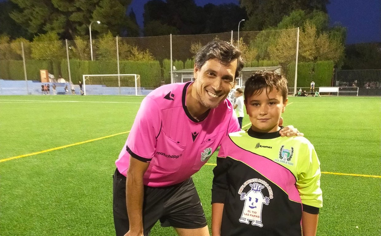 Ángel Andrés Jiménez con Julio, el chico que reconoció haber hecho penalti