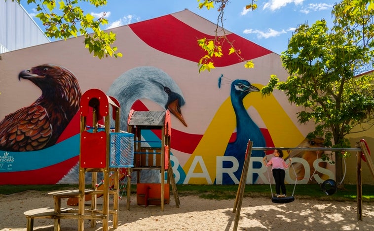 El barrio vallisoletano de Pajarillos cambia de imagen con once murales y más de 70 aves