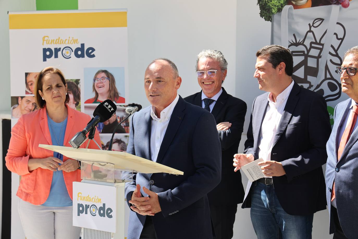 El primer súper de Andalucía gestionado por discapacitados, en imágenes